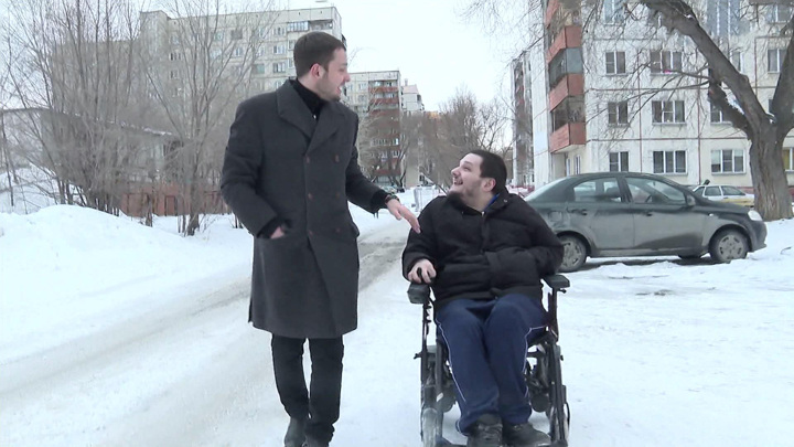 Вести-Москва. СК проверит инцидент с инвалидом-колясочником в аэропорту