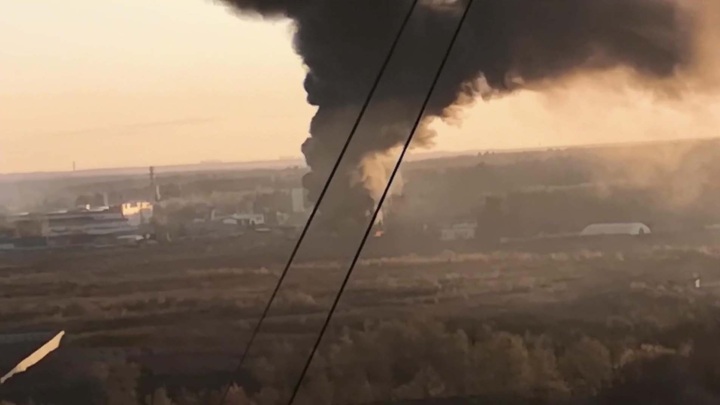 Вести-Москва. Мощный пожар тушат в Люберцах