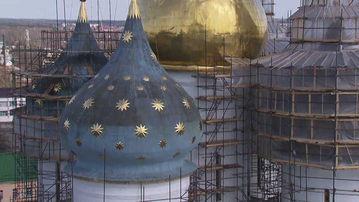 Новости культуры. Золочение звёзд с куполов Успенского собора Троице-Сергиевой Лавры начнется в ближайшее время