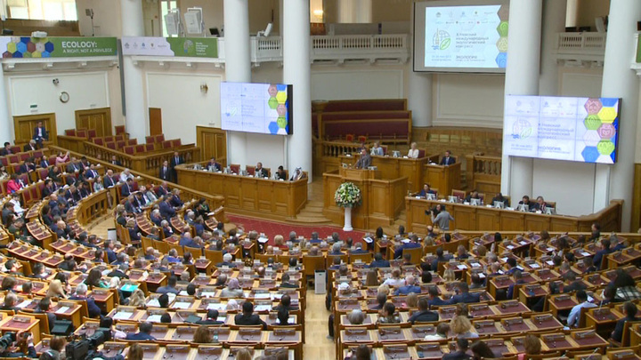 Губернатор Петербурга рассказал о 300-летней борьбе с мусором